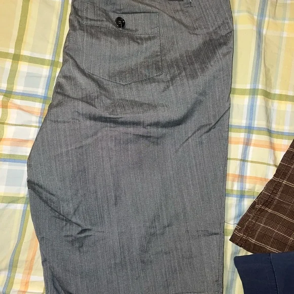 Bundle of 5 Bermuda style woman size 18 ( 4 preowned & 1 NWT) - Picture 11 of 16